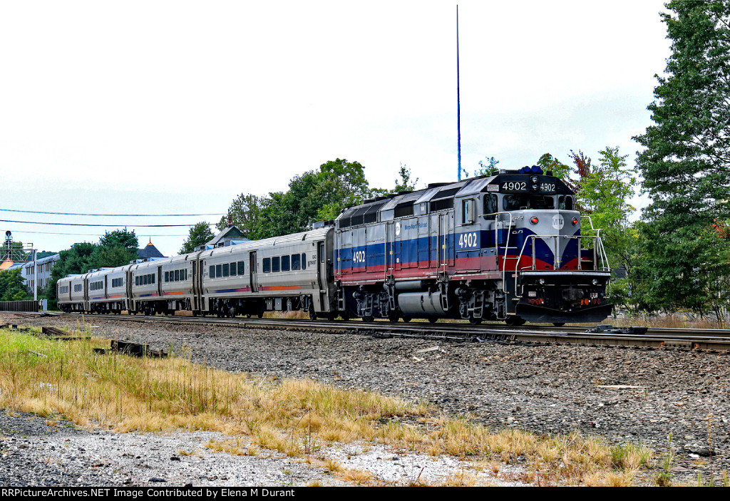 MNCR 4902 on train 1112